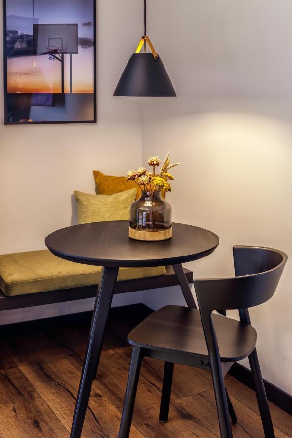 Black F House - Serviced Apartments ไฟรบวร์กอิมไบรส์เกา ภายนอก รูปภาพ